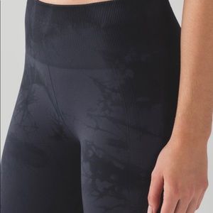 Lululemon flow and go crop leggings some minor flaws on crouch hem (no holes)sz6
